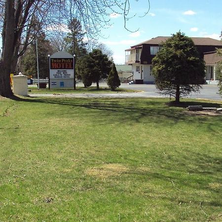 Twin Peaks Motel Napanee Extérieur photo