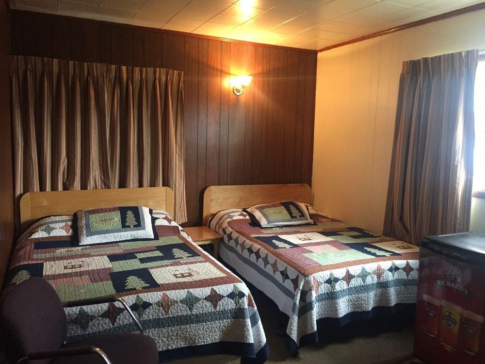 Twin Peaks Motel Napanee Extérieur photo