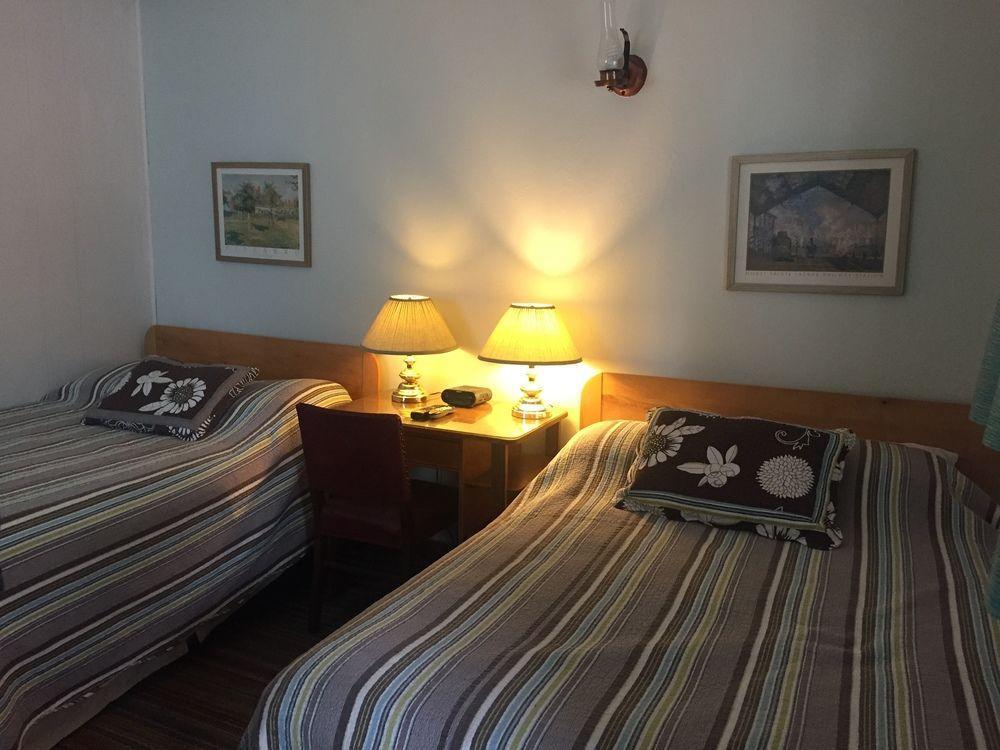 Twin Peaks Motel Napanee Extérieur photo