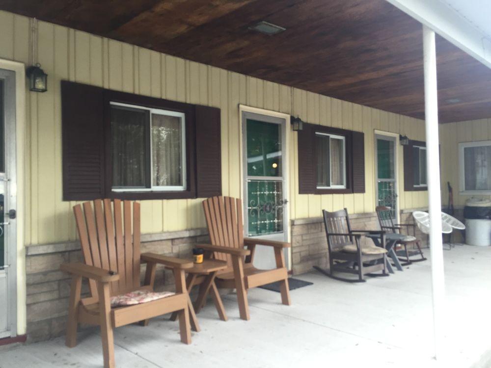 Twin Peaks Motel Napanee Extérieur photo
