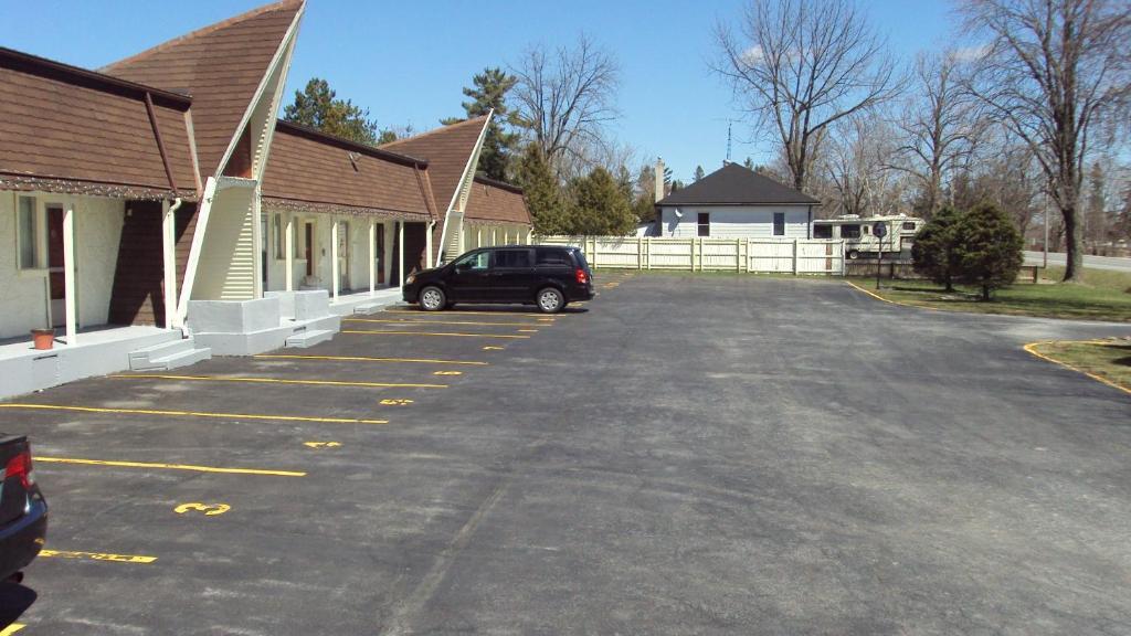Twin Peaks Motel Napanee Extérieur photo