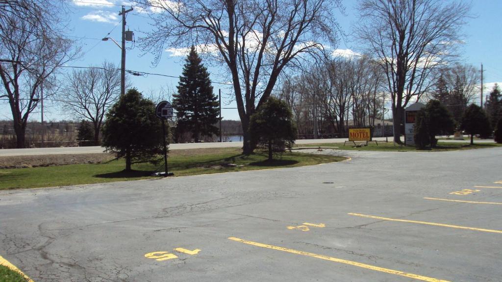 Twin Peaks Motel Napanee Extérieur photo